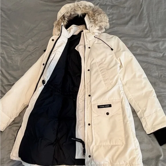 Canada Goose Women's White Parka with Real Coyotes Fur Hood - Small